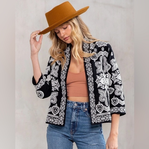 LA-LOLA-Embroidered Crop Jacket - Picture 3 of 14